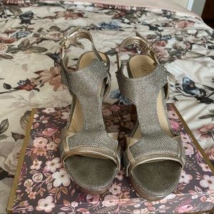 Guess rose gold silver metallic wedge heels size 9 party prom shoes formal